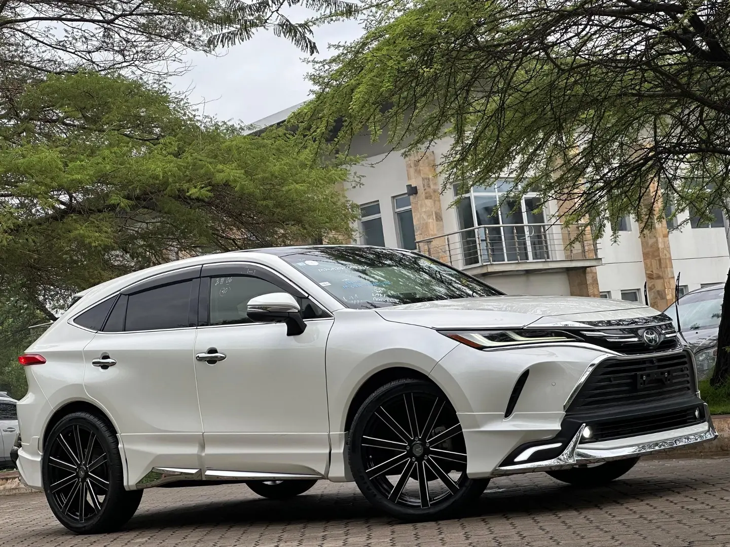 2020 Toyota Harrier Z Package thumbnail 6