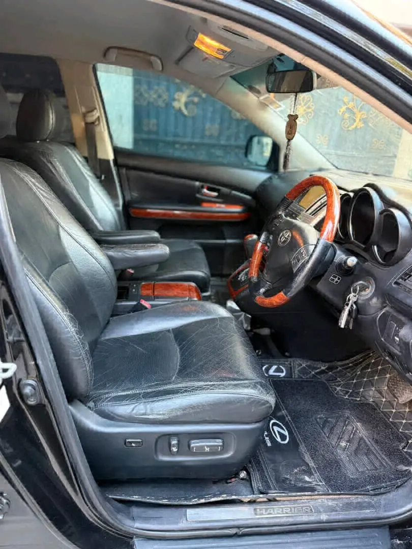 Toyota Harrier 2006 Nyeusi thumbnail 8