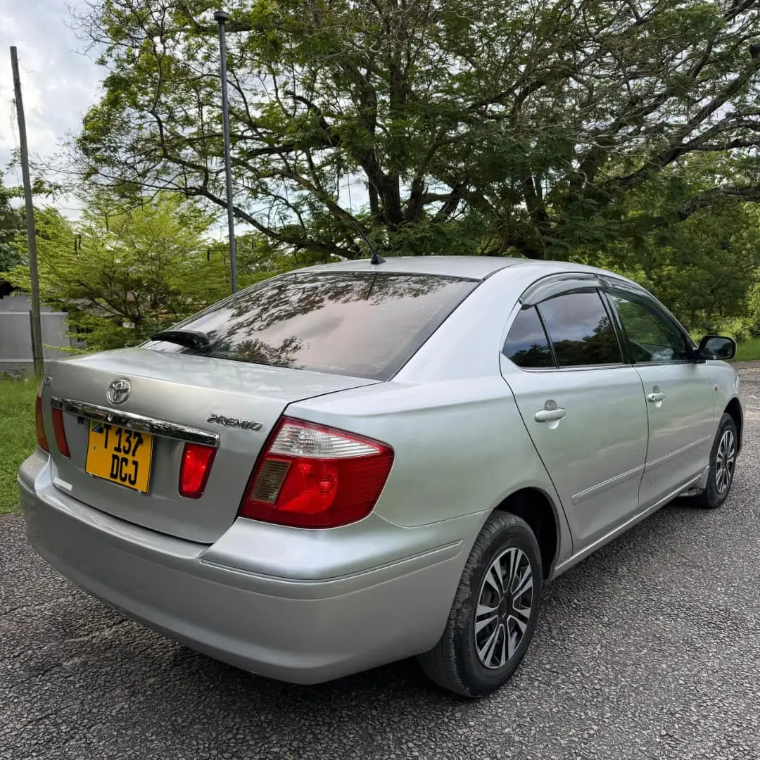Toyota Premio 2004 thumbnail 4