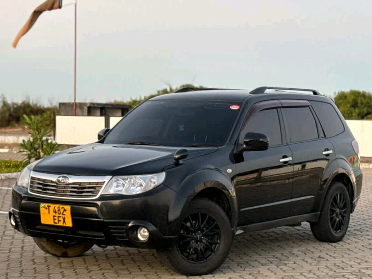 Black Subaru Forester SUV 2008 thumbnail 2