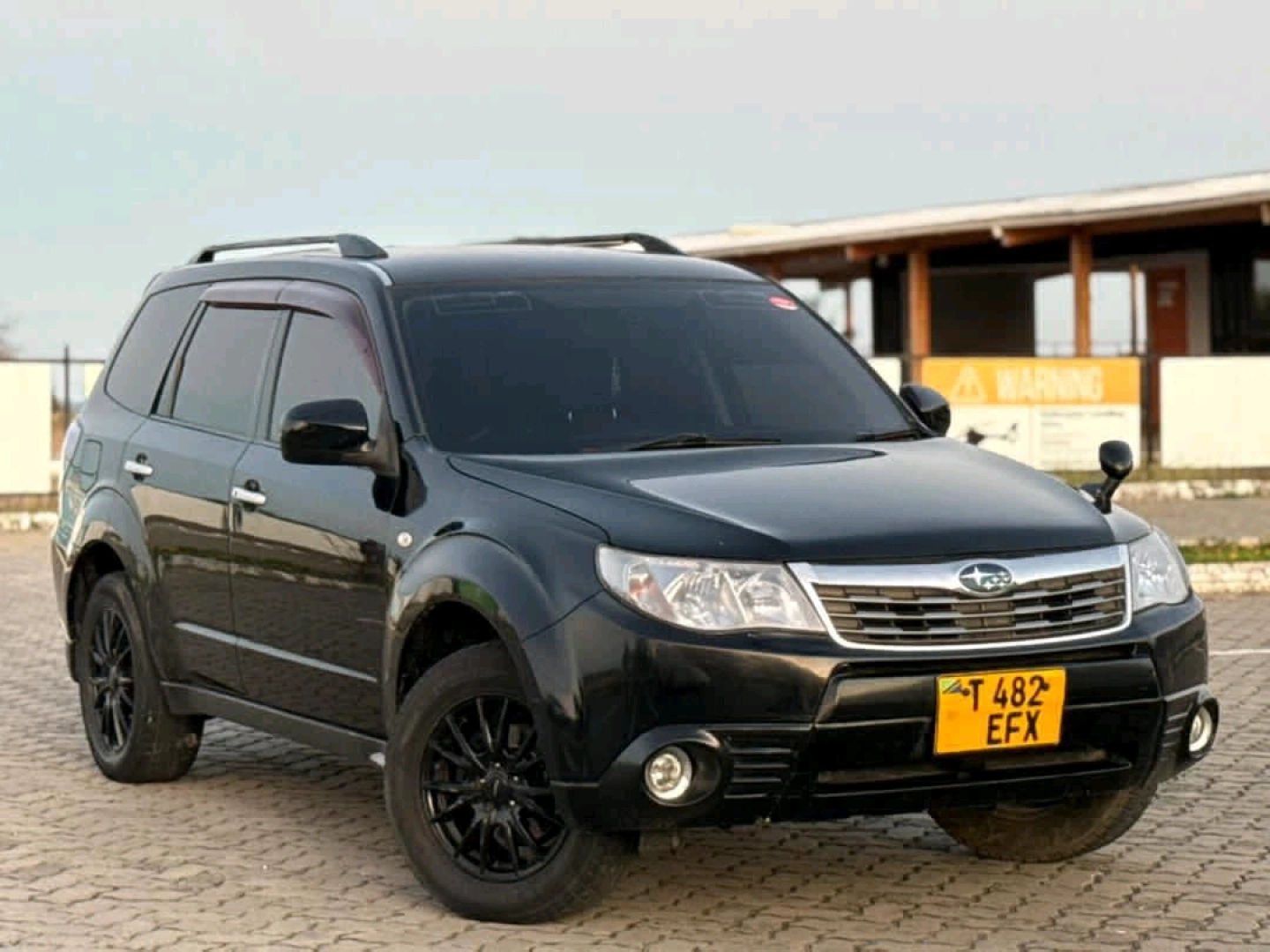Black Subaru Forester SUV 2008 thumbnail 3
