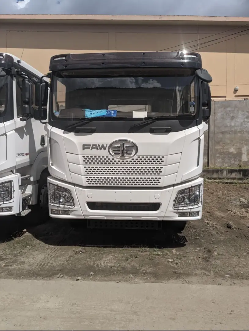 FAW Prime Mover Truck thumbnail 2