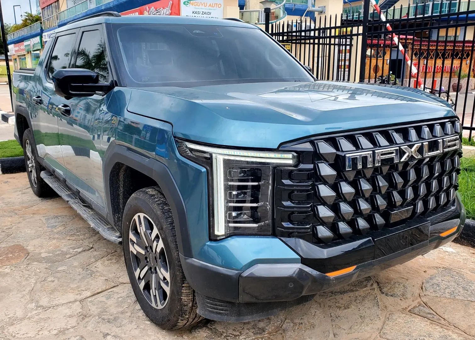 2025 Maxus Double Cabin Pickup (0KM) thumbnail 3