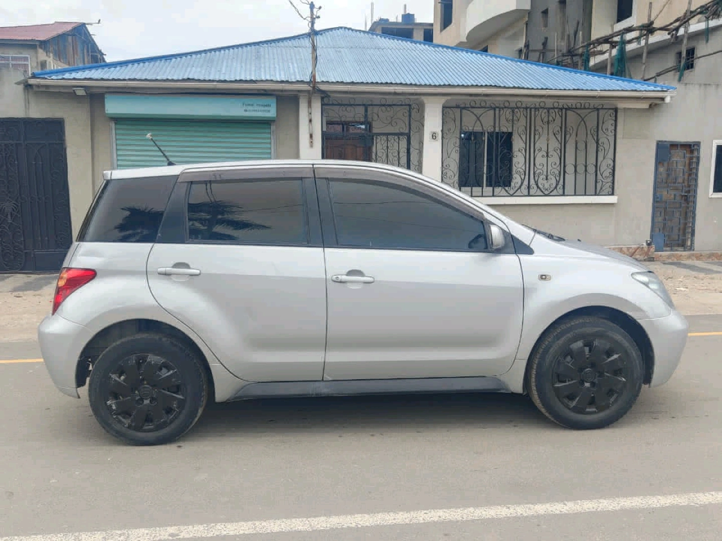 Toyota Ist Silver Automatic Car 1290 CC thumbnail 6