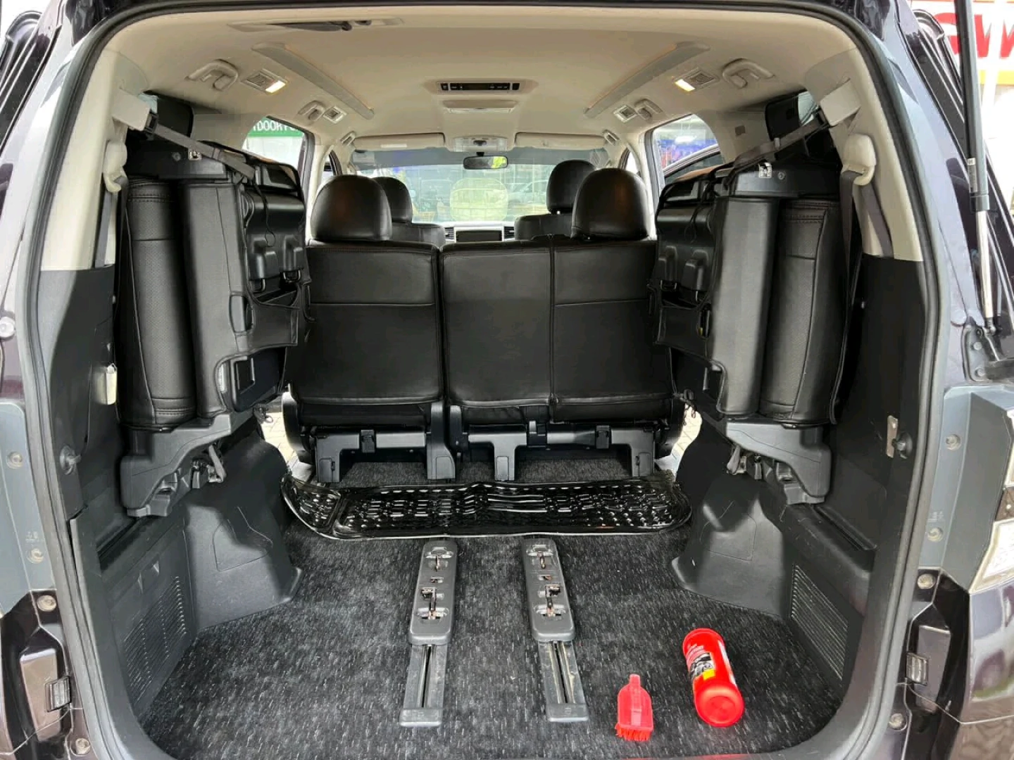 Toyota Vellfire Automatic Minivan (Silver) thumbnail 6