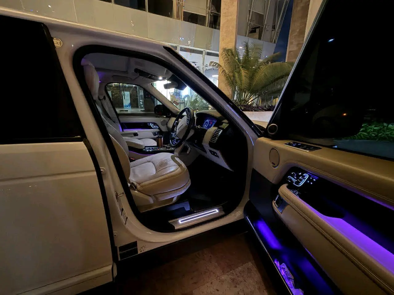 Range Rover Vogue Autobiography 2019 thumbnail 6