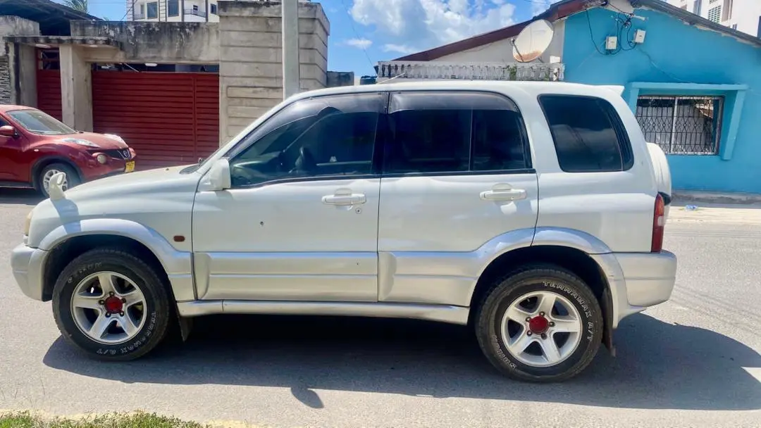 Suzuki Escudo 2003/4 thumbnail 2