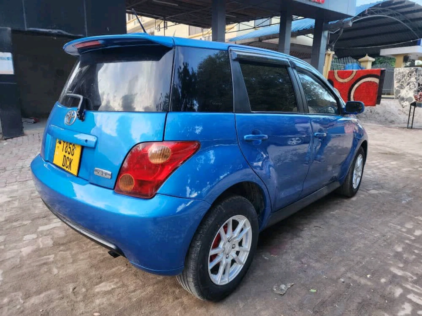 Used Blue Toyota Ist 2004 (1290 CC) thumbnail 2