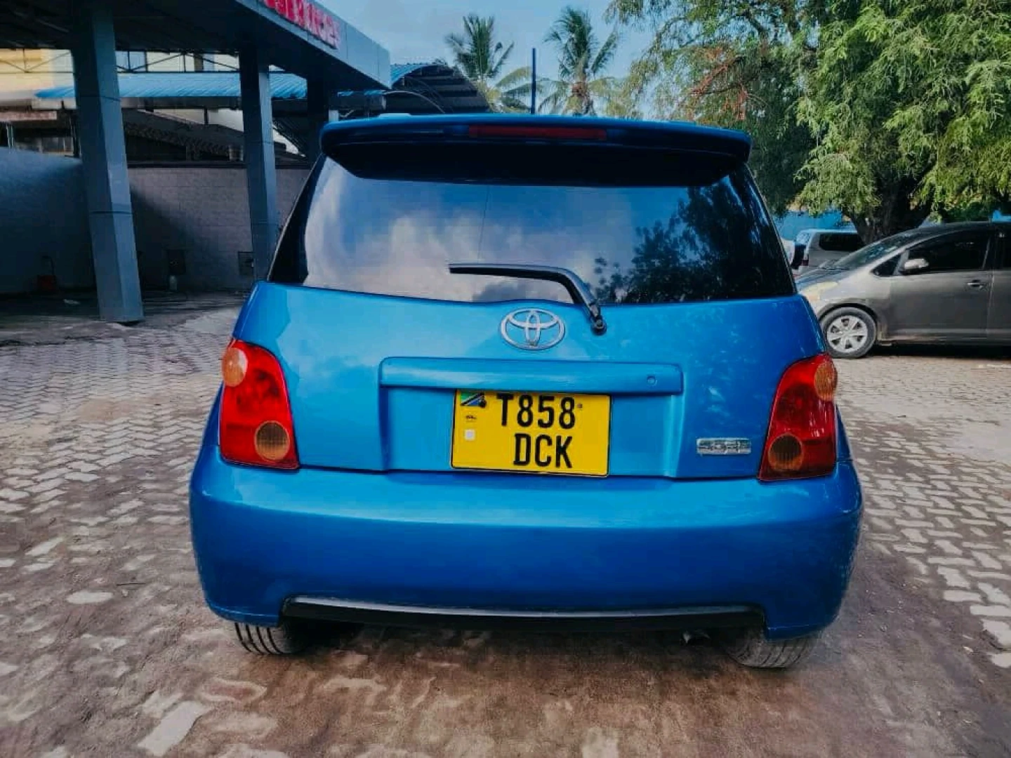 Used Blue Toyota Ist 2004 (1290 CC) thumbnail 4