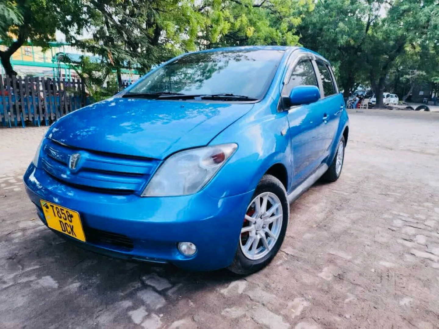 Used Blue Toyota Ist 2004 (1290 CC) thumbnail 5