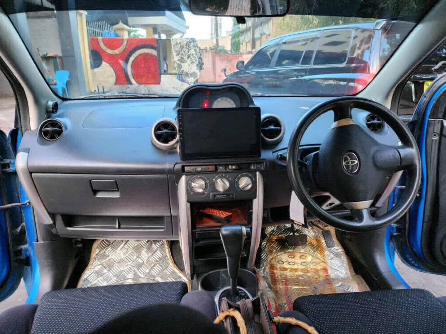 Used Blue Toyota Ist 2004 (1290 CC) thumbnail 6