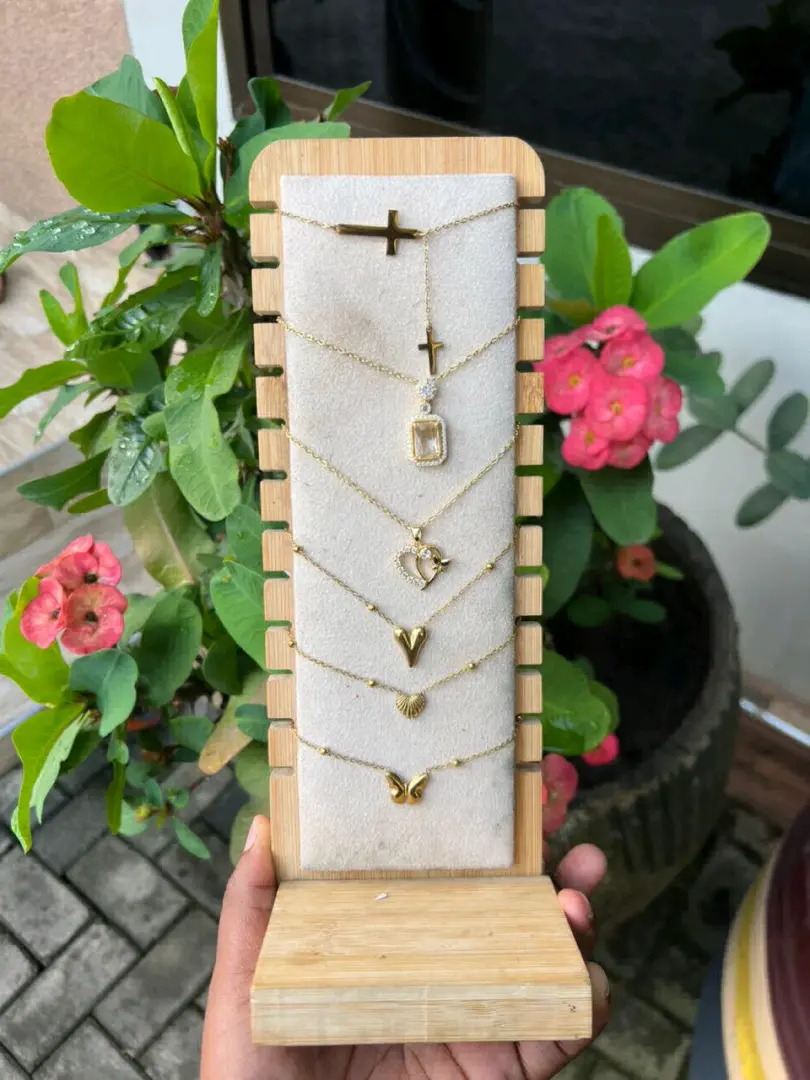 Gold-colored Necklaces