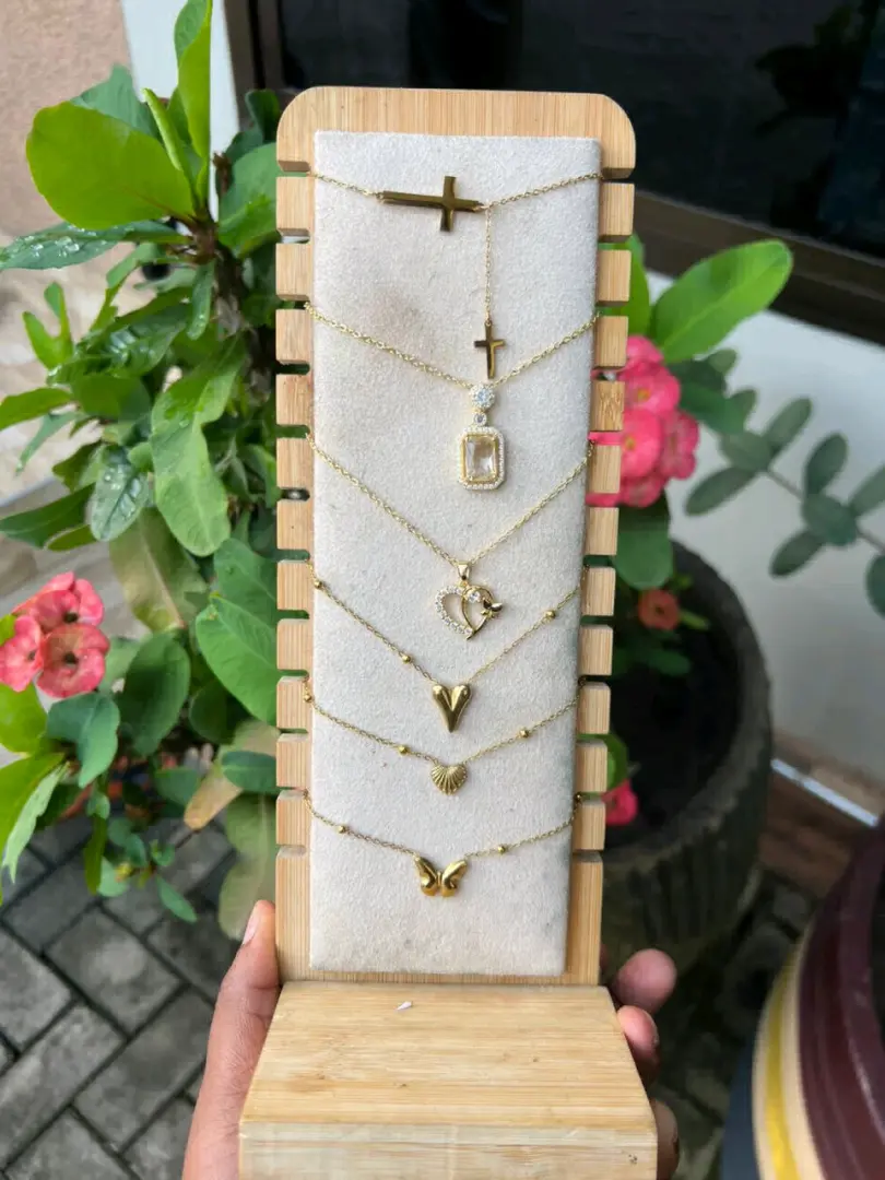 Gold-colored Necklaces thumbnail 2