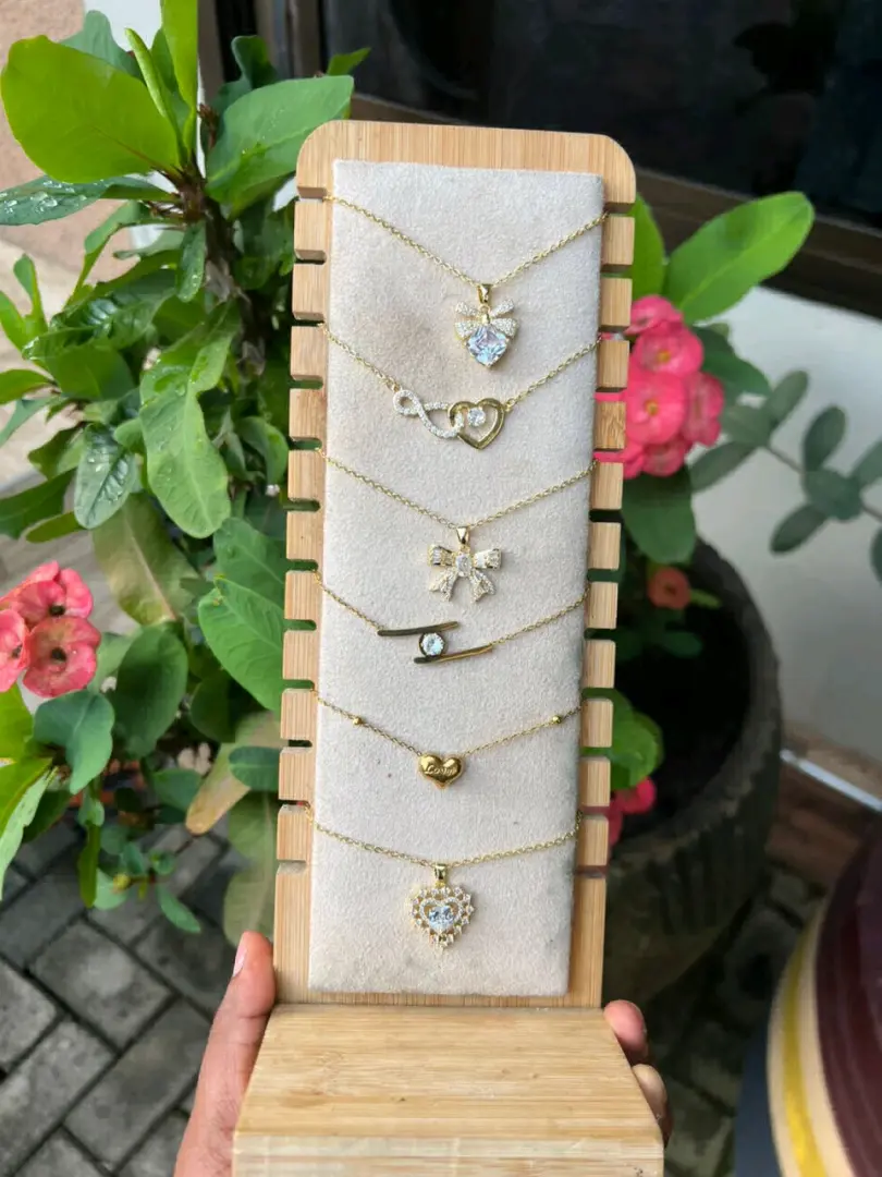 Gold-colored Necklaces thumbnail 3