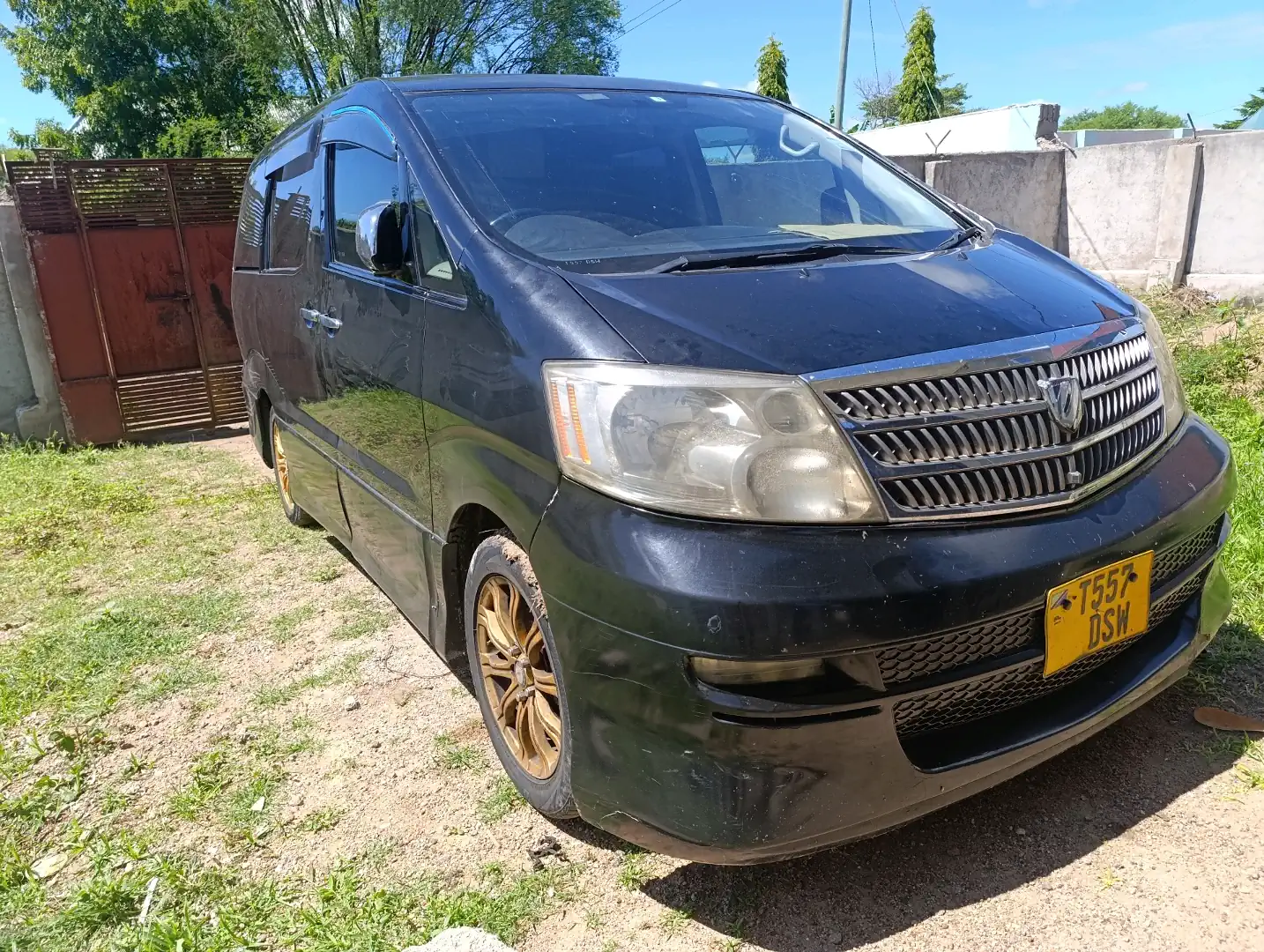 Used Black Toyota Alphard Minivan 2400cc Full AC