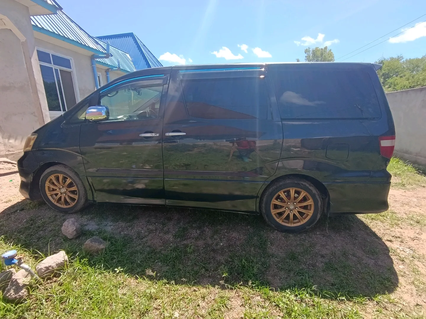 Used Black Toyota Alphard Minivan 2400cc Full AC thumbnail 3