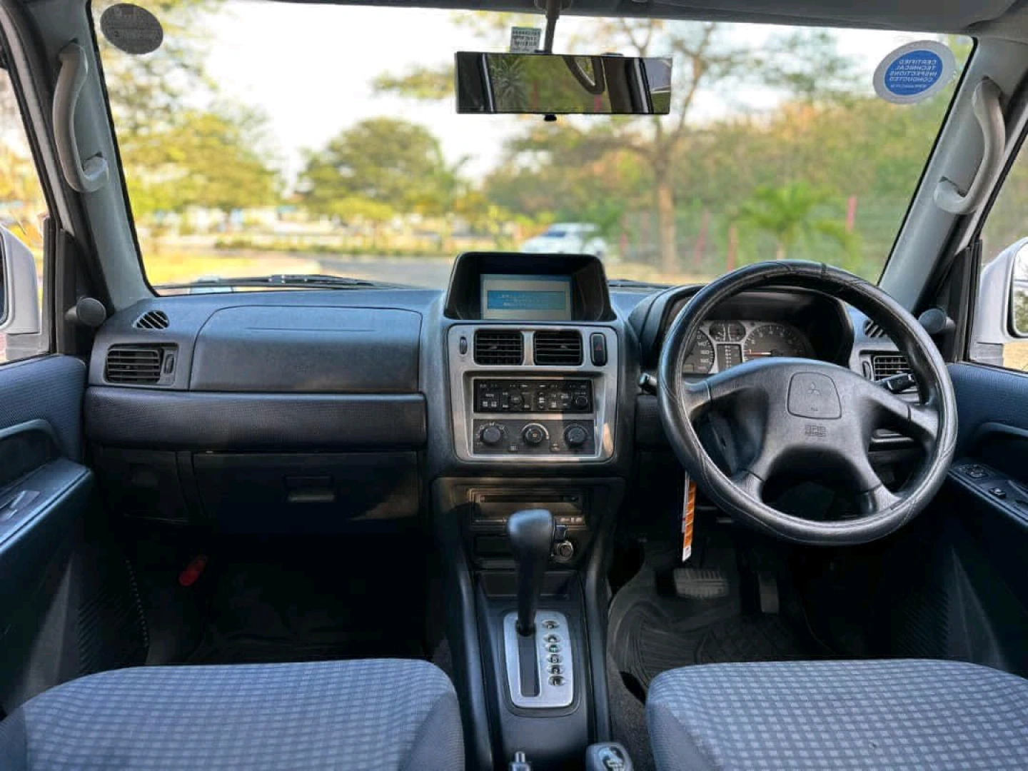 Mitsubishi Pajero GDI Io SUV 2004 Model thumbnail 9