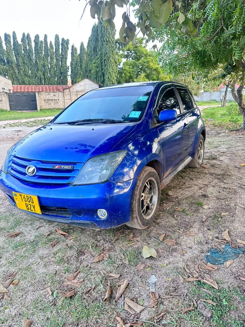 Toyota Ist Hatchback Blue