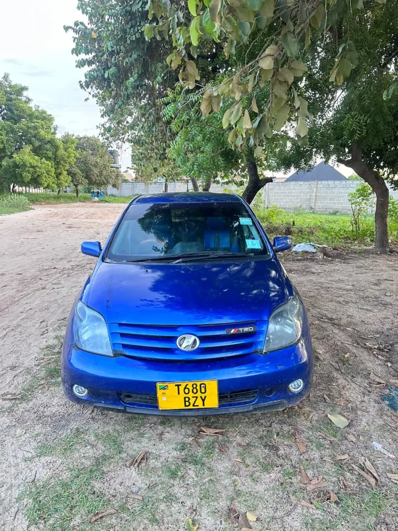 Toyota Ist Hatchback Blue thumbnail 2