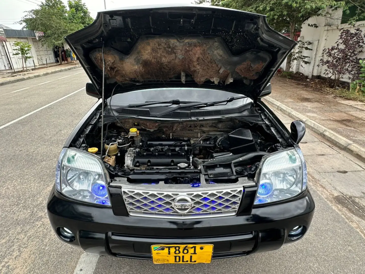 Used Black Nissan X-Trail with AC and Android TV