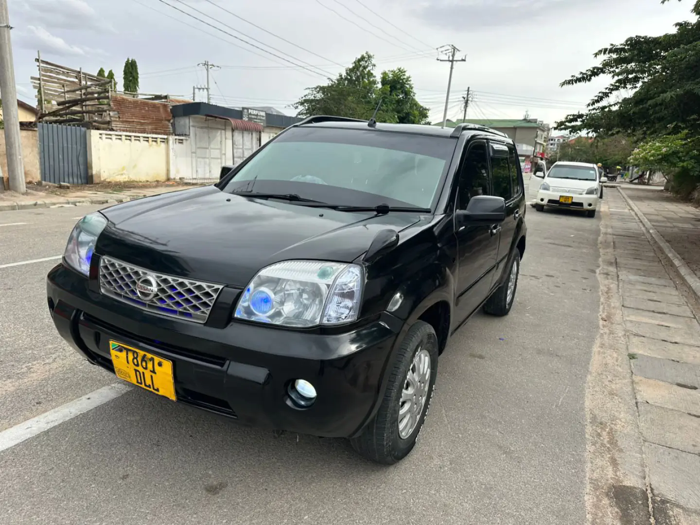 Used Black Nissan X-Trail with AC and Android TV thumbnail 4