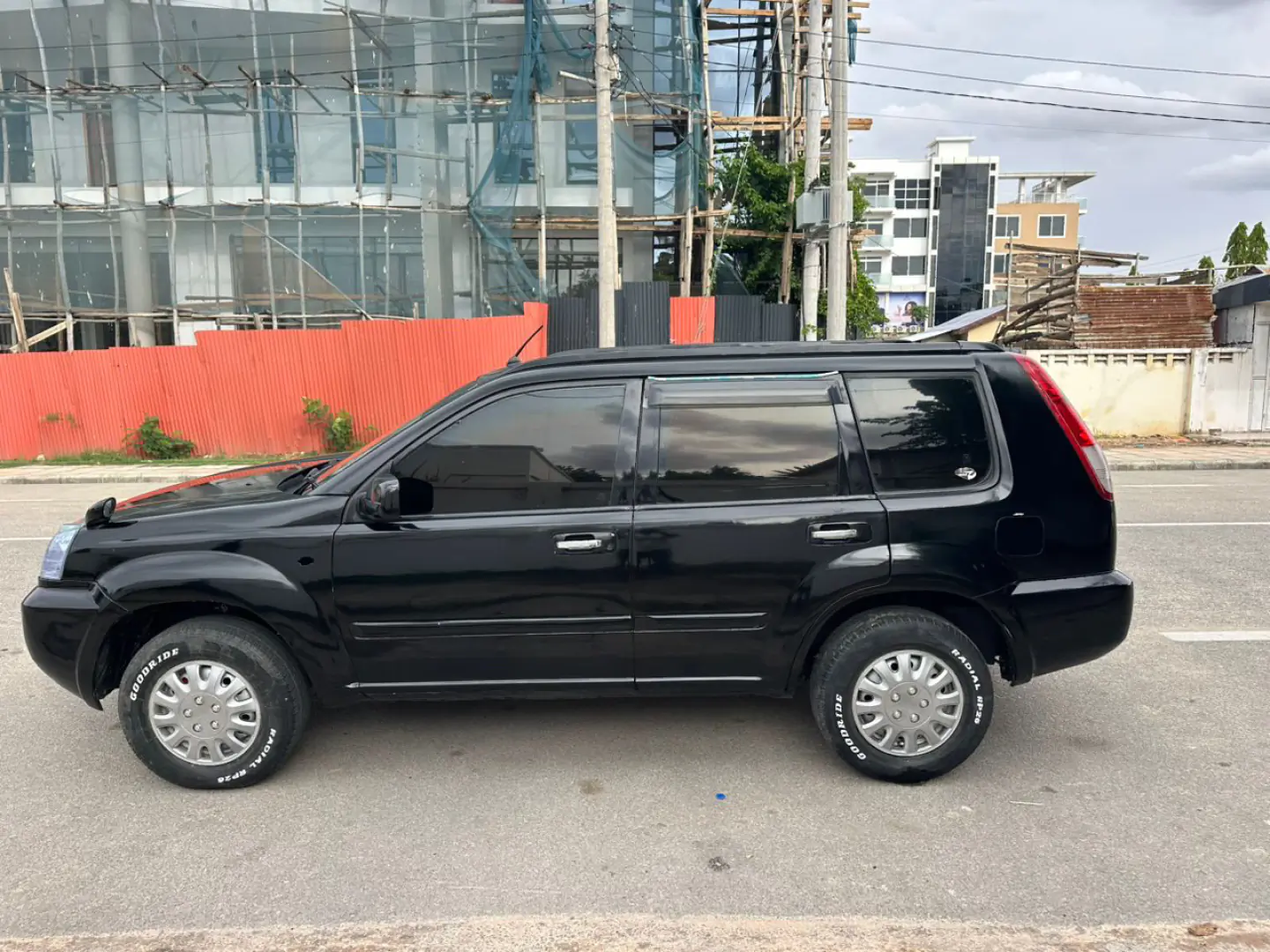 Used Black Nissan X-Trail with AC and Android TV thumbnail 5