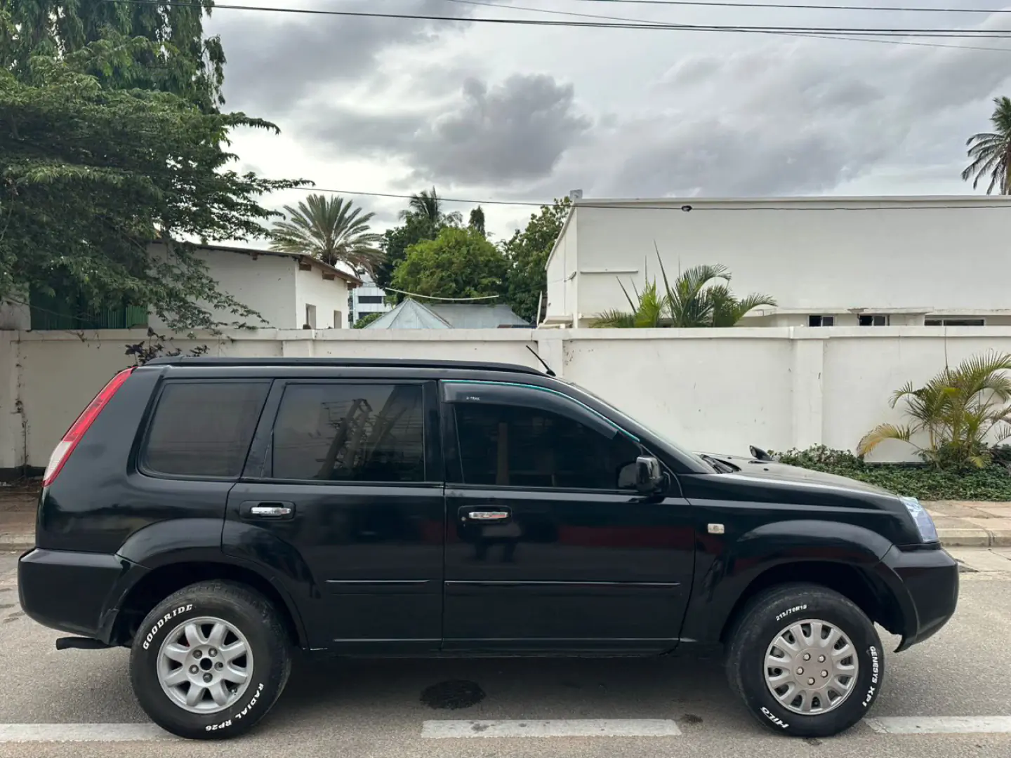 Used Black Nissan X-Trail with AC and Android TV thumbnail 6