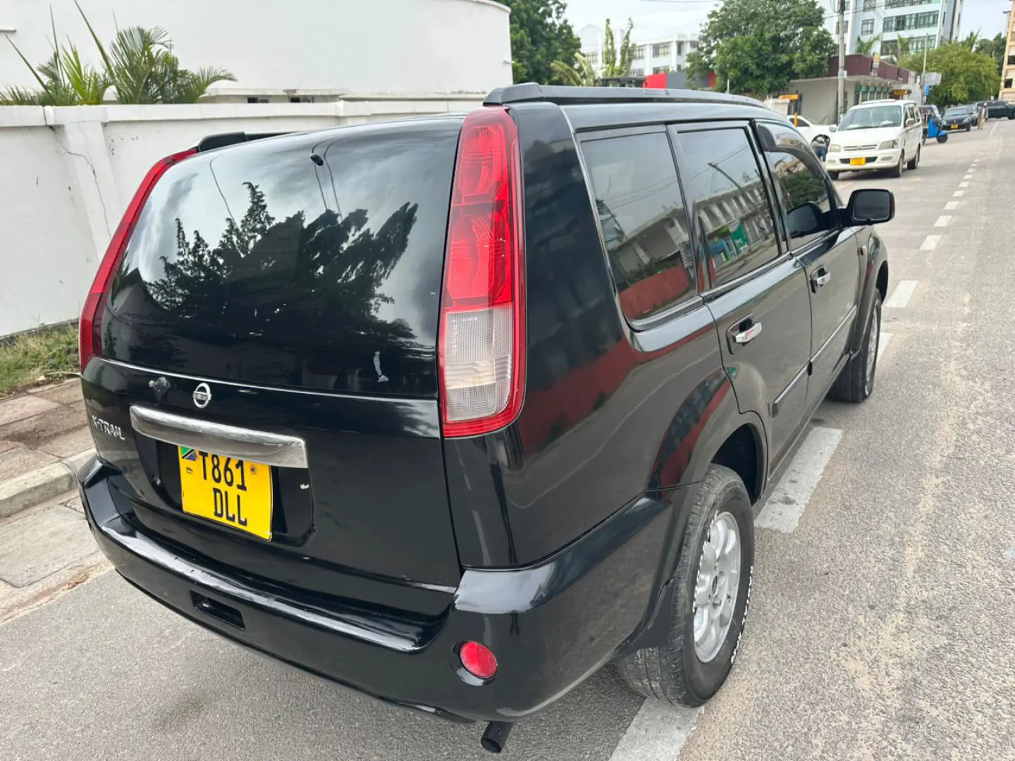 Used Black Nissan X-Trail with AC and Android TV thumbnail 7