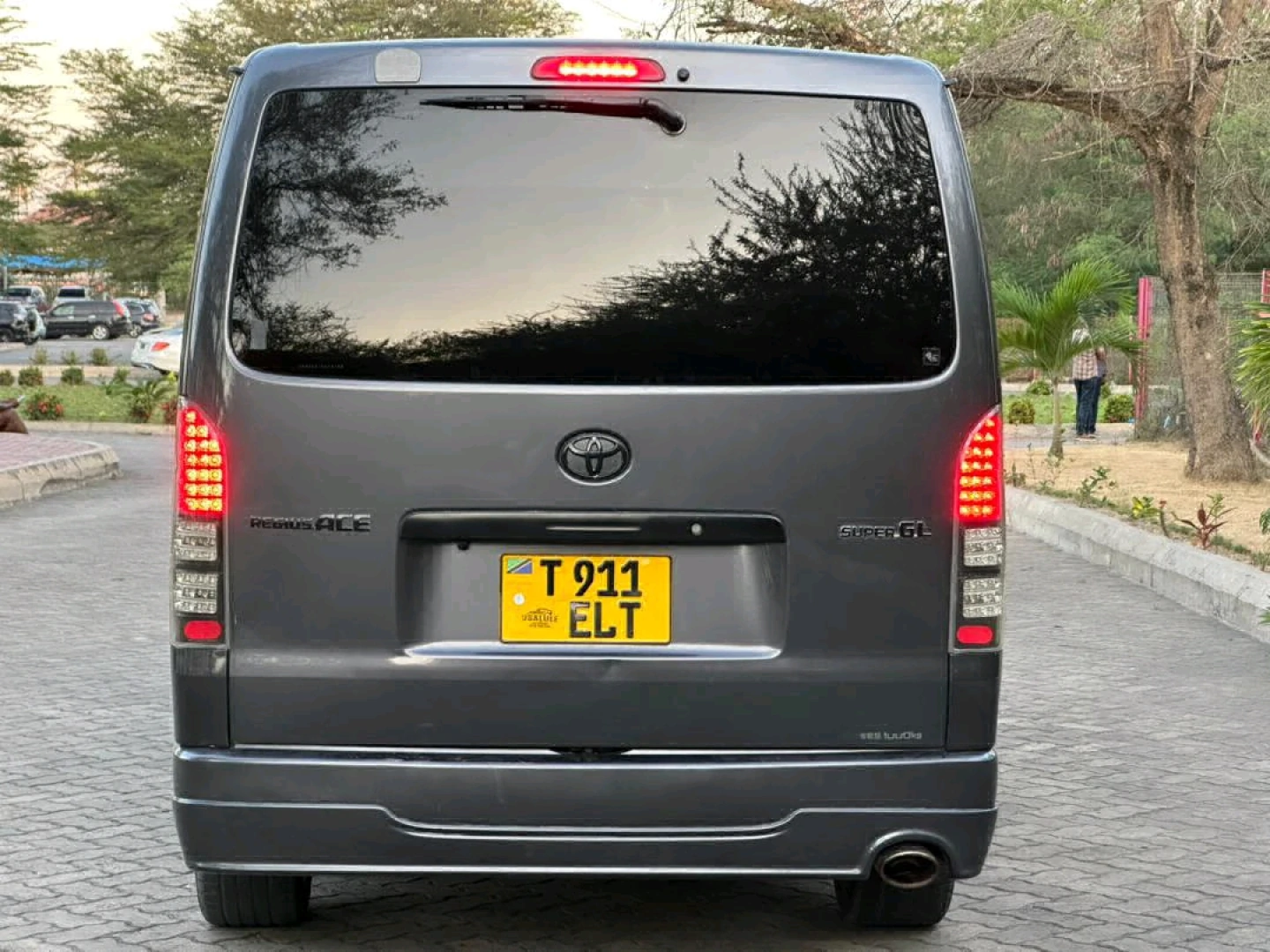 Toyota Hiace Quantum Van 2010 (Reg ELT) thumbnail 4