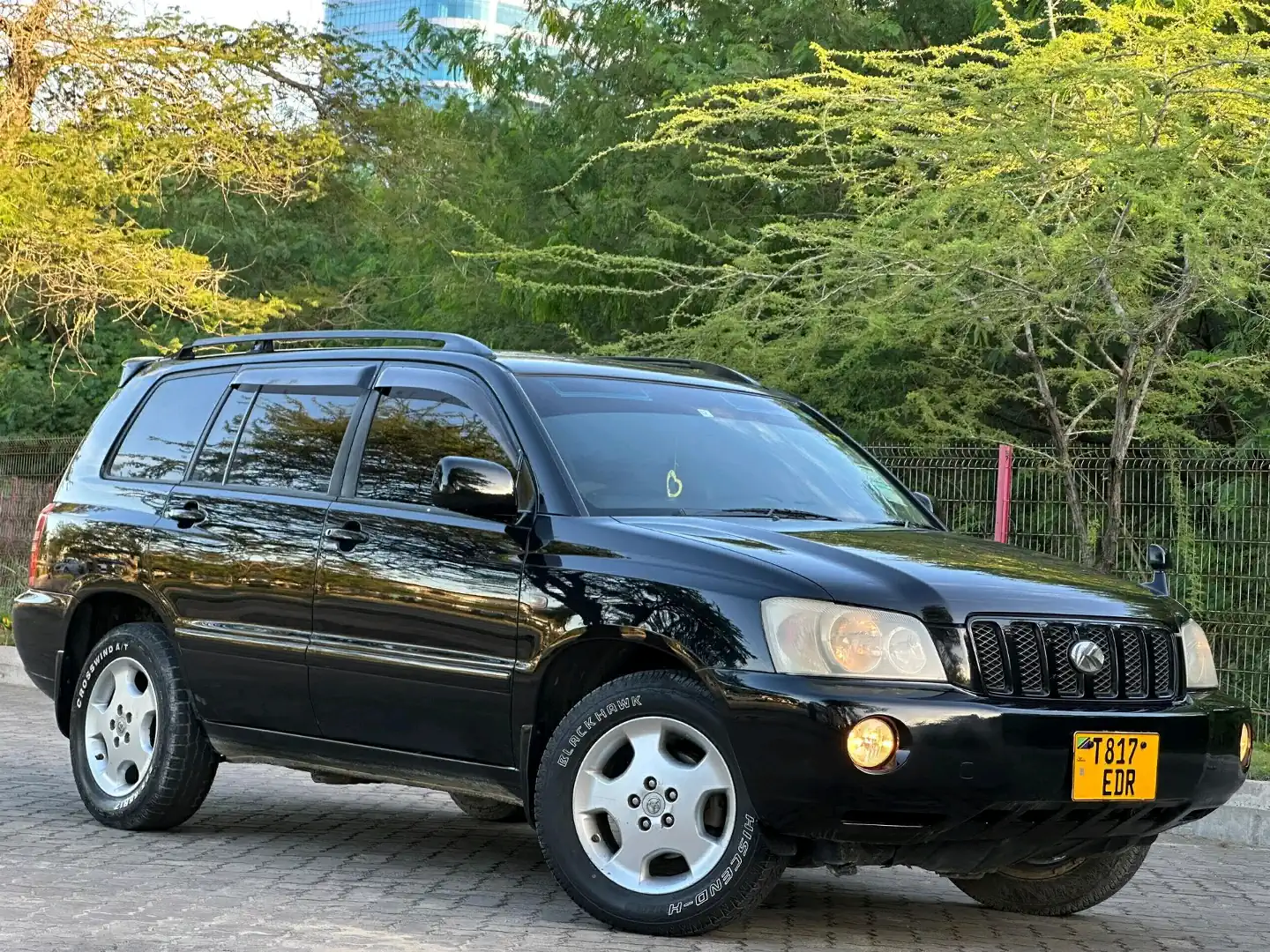 Toyota Kluger SUV 2004 Black thumbnail 3