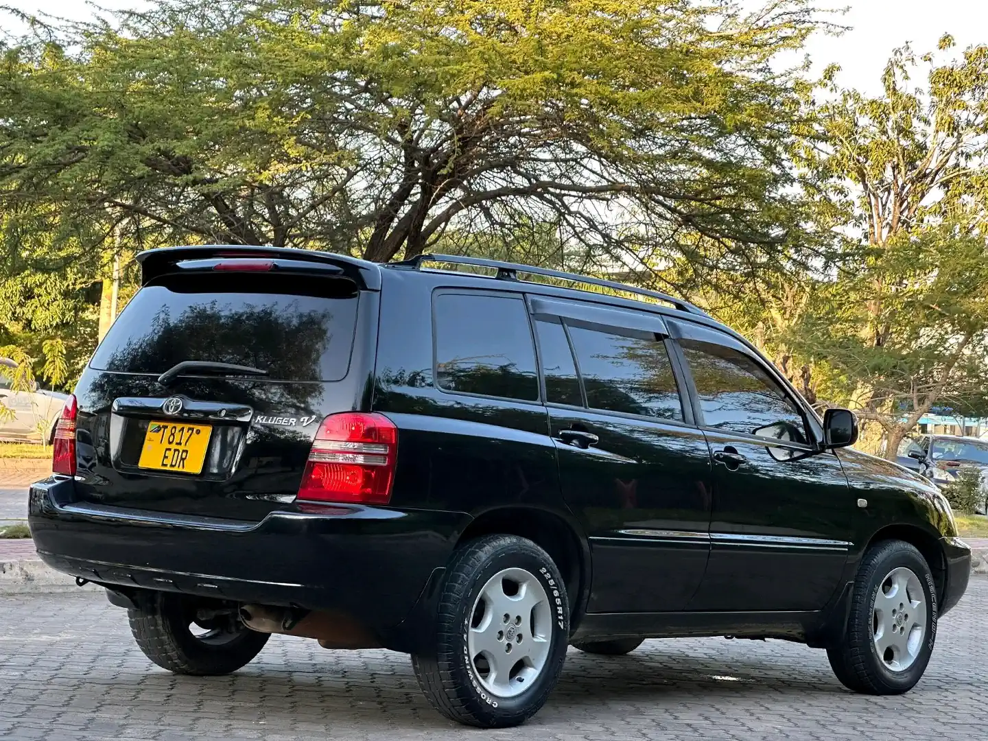 Toyota Kluger SUV 2004 Black thumbnail 4