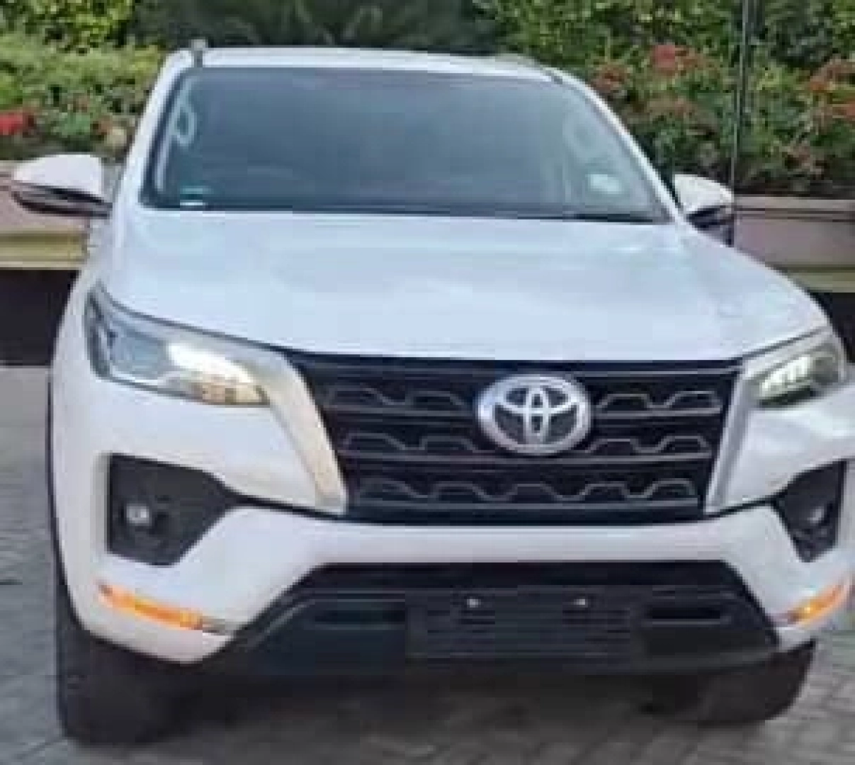 Toyota Fortuner 2.4GD-6 4x4 Diesel SUV (2021-2022) thumbnail 3