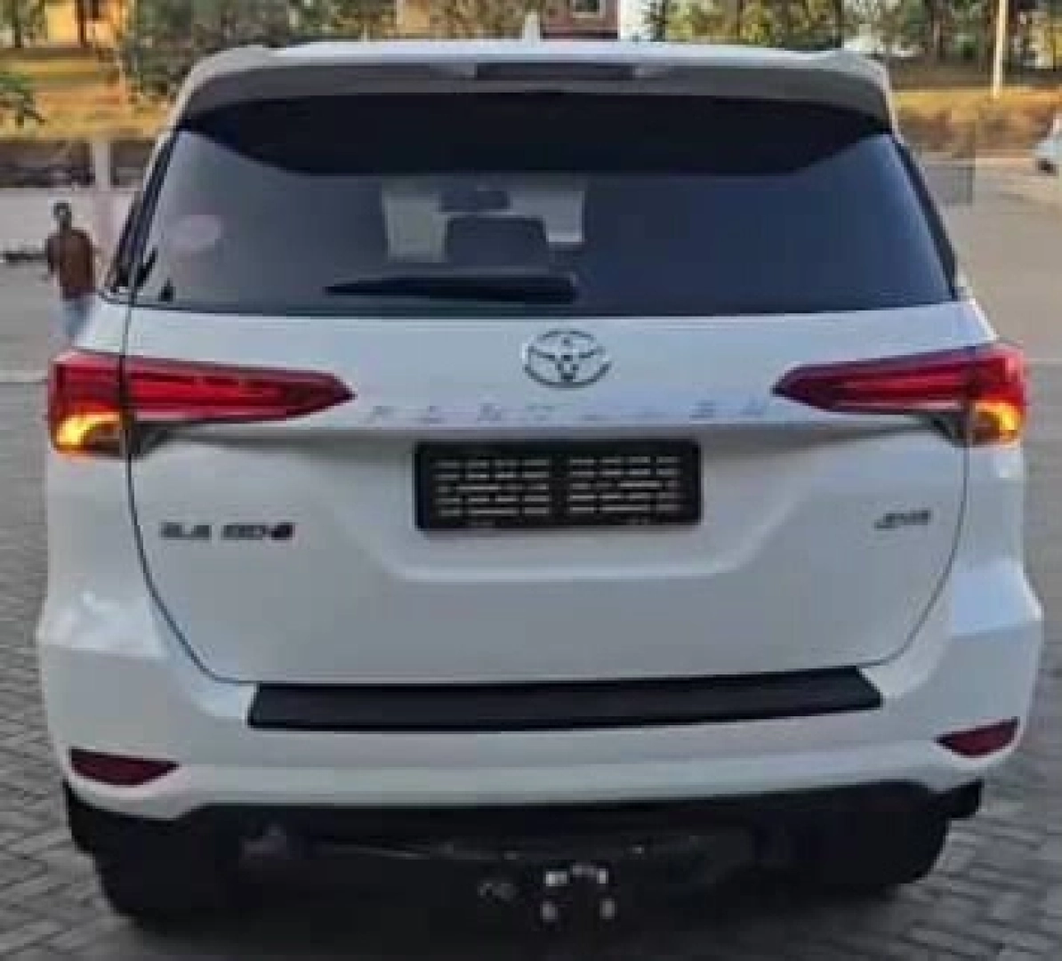 Toyota Fortuner 2.4GD-6 4x4 Diesel SUV (2021-2022) thumbnail 4