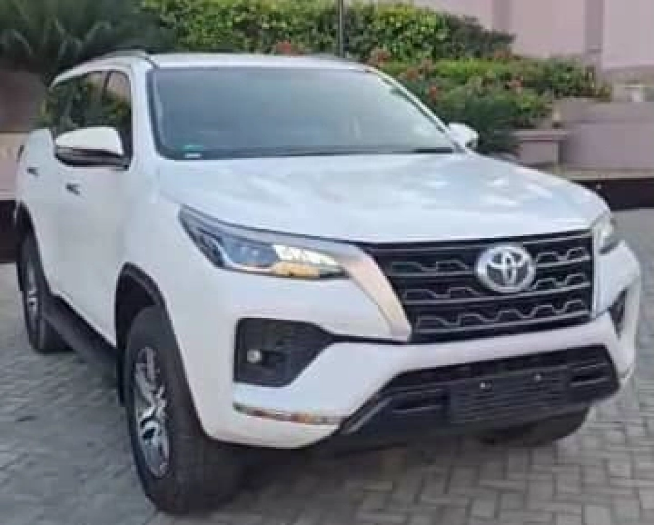 Toyota Fortuner 2.4GD-6 4x4 Diesel SUV (2021-2022) thumbnail 5
