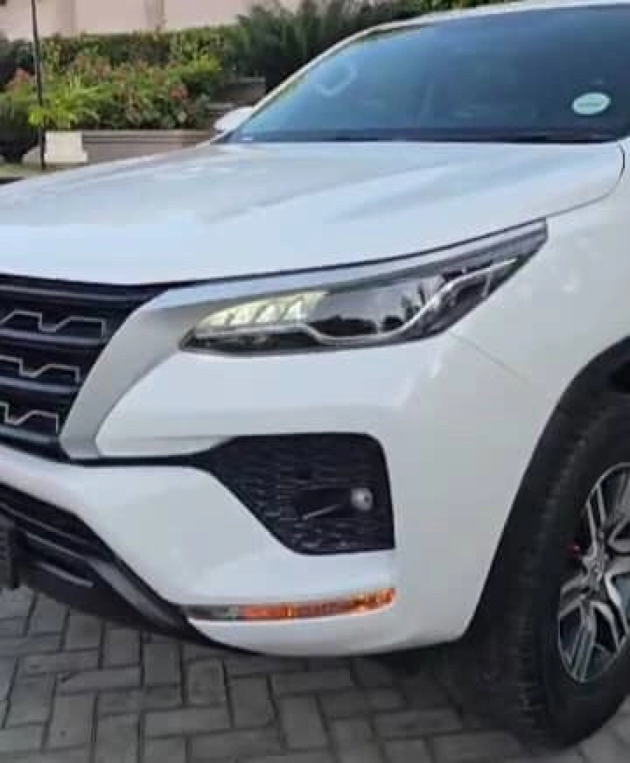 Toyota Fortuner 2.4GD-6 4x4 Diesel SUV (2021-2022) thumbnail 6