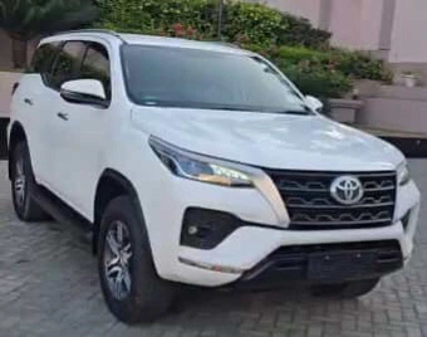 Toyota Fortuner 2.4GD-6 4x4 Diesel SUV (2021-2022) thumbnail 7