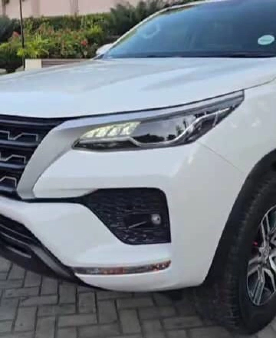 Toyota Fortuner 2.4GD-6 4x4 Diesel SUV (2021-2022) thumbnail 8