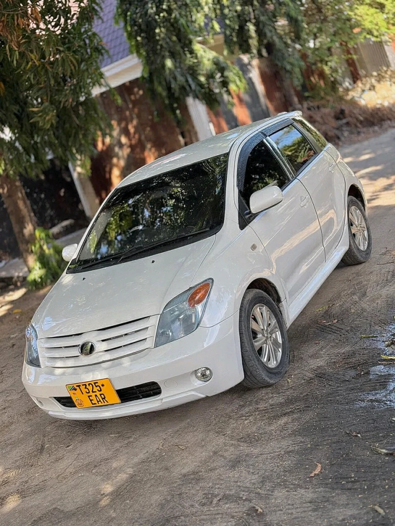 Toyota Ist 2006 Hatchback 1290cc thumbnail 2