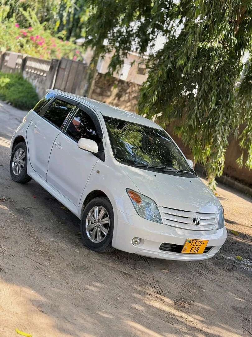 Toyota Ist 2006 Hatchback 1290cc thumbnail 7