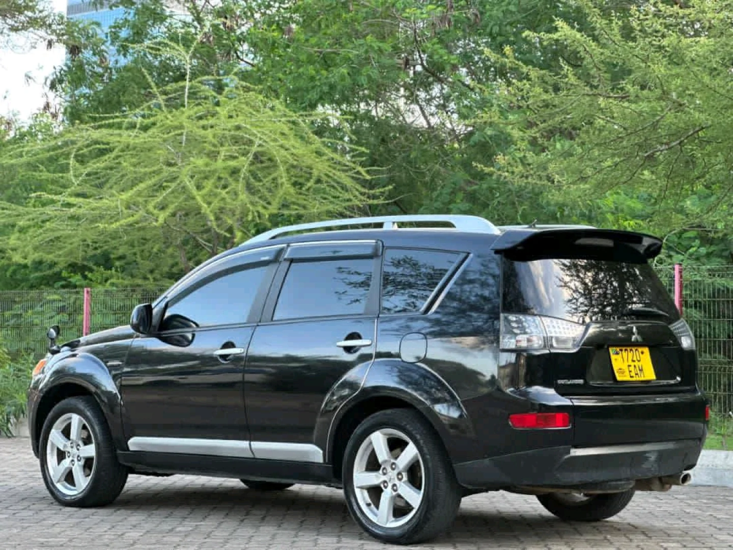 Used 2008 Mitsubishi Outlander SUV (7 Seater) thumbnail 2