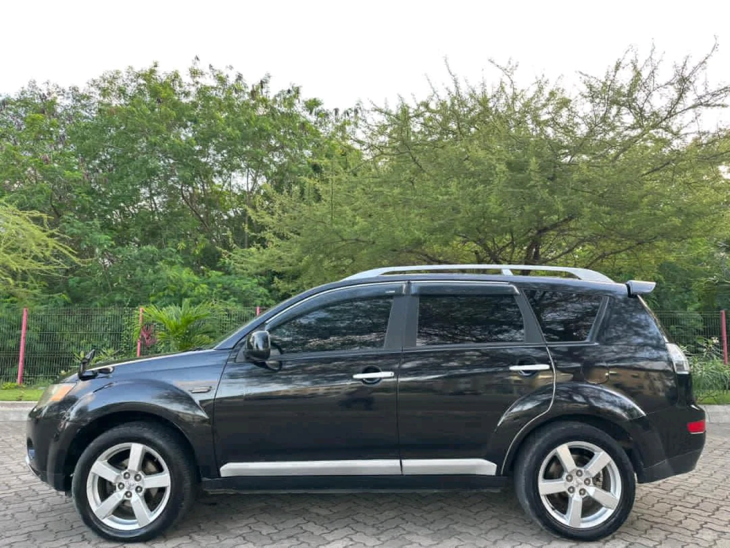 Used 2008 Mitsubishi Outlander SUV (7 Seater) thumbnail 4
