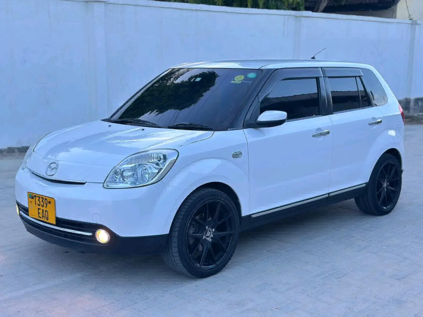 Mazda Verisa 2009 Automatic Excellent Condition thumbnail 3