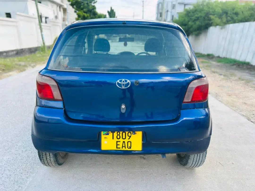 Blue Toyota Vitz 2006 (EAQ) thumbnail 2