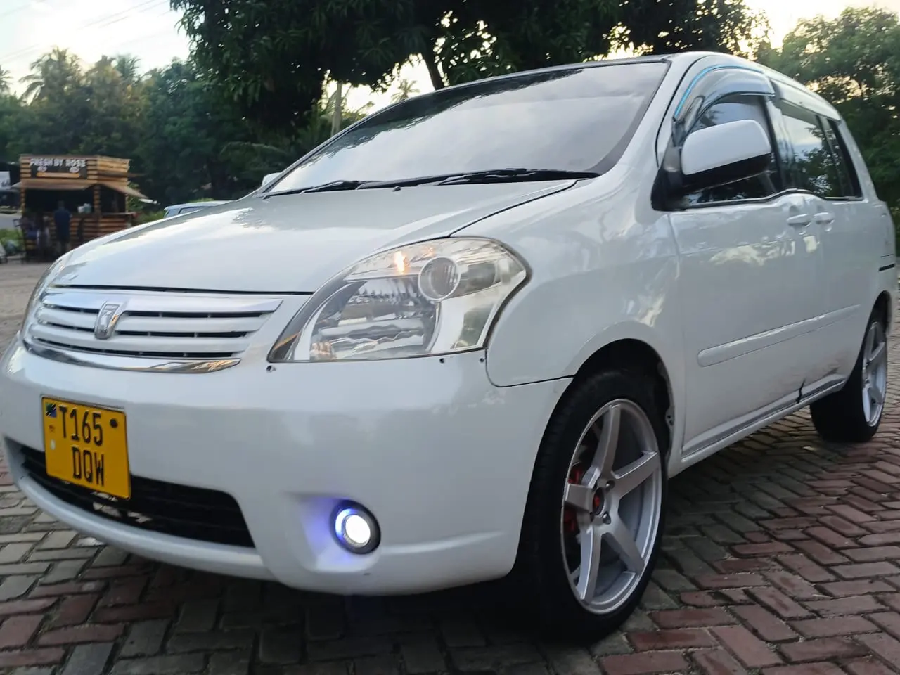 Toyota Raum 2005 thumbnail 2