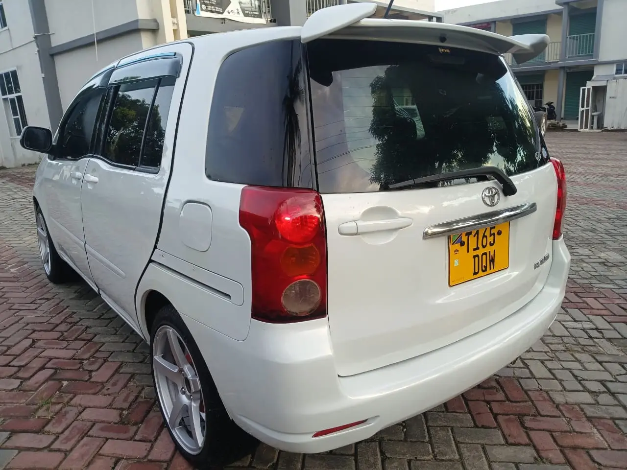 Toyota Raum 2005 thumbnail 4