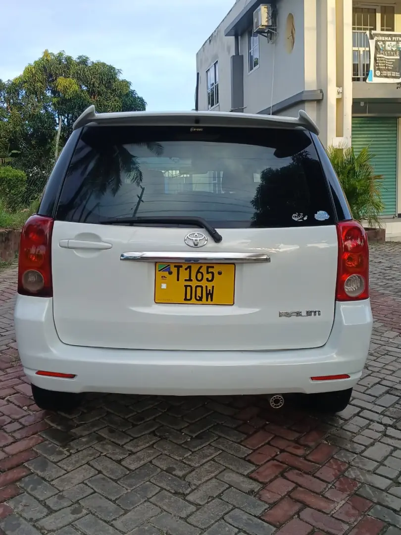 Toyota Raum 2005 thumbnail 5