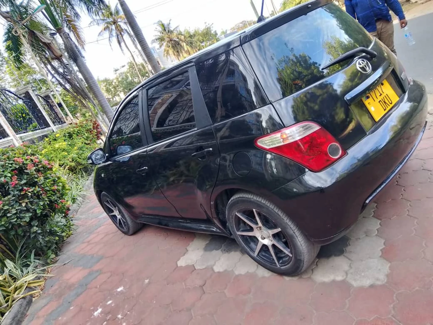Toyota Ist Black Car for Sale 2006 thumbnail 9