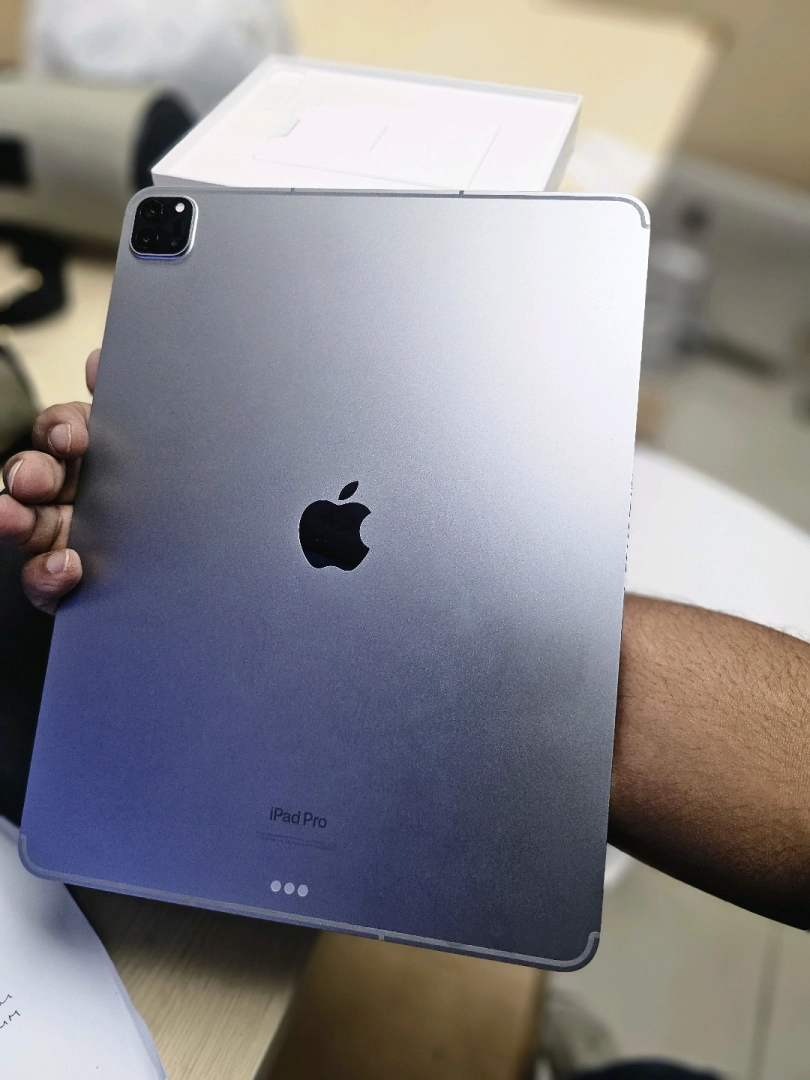 Apple iPad Pro 12.9 inch (2022) 8GB 512GB Wi-Fi + Cellular thumbnail 2