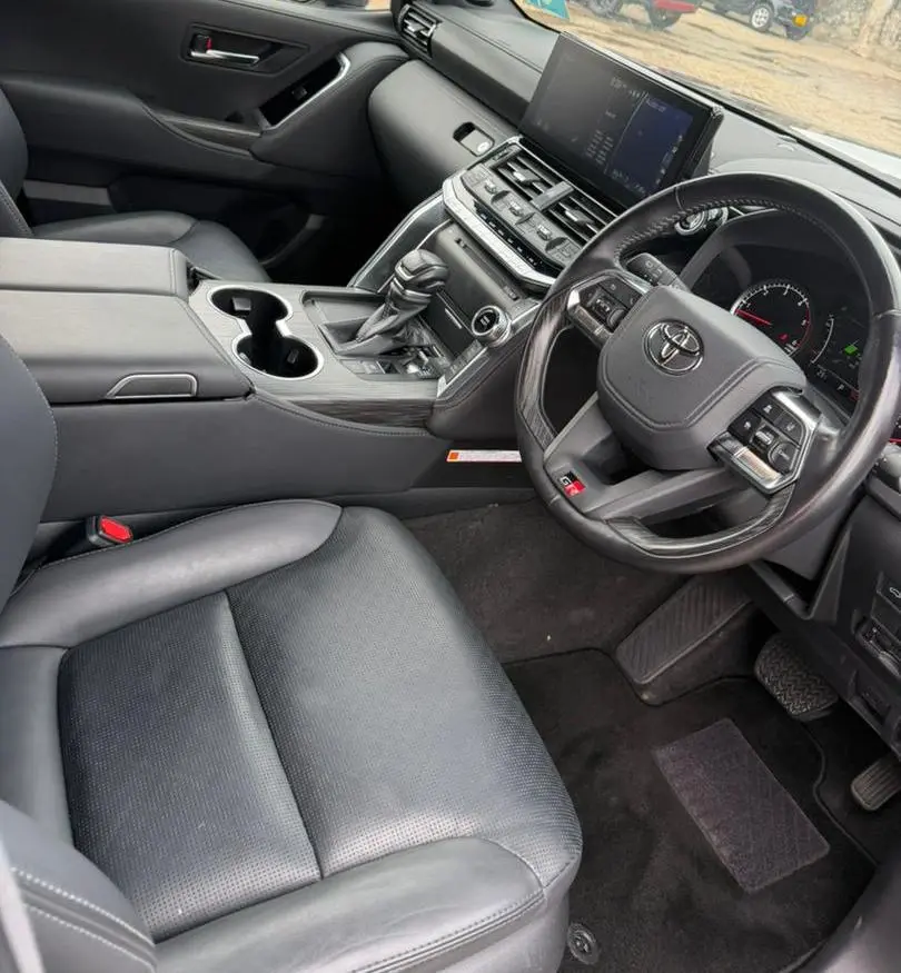 2024 Toyota Land Cruiser GR Sport 300 thumbnail 5