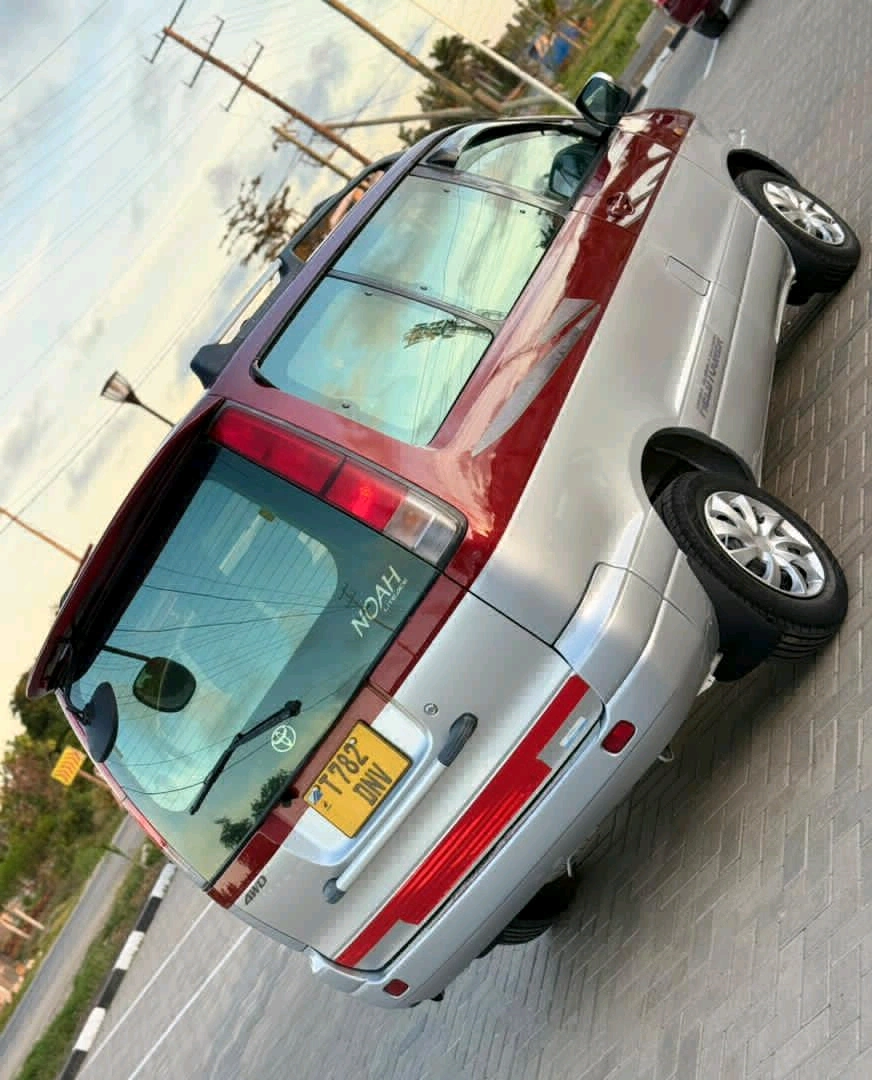 Toyota Noah SR50 DNV Van (1990cc, Full AC) thumbnail 6